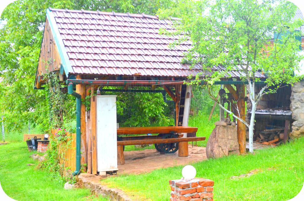 Holiday Home Stara Lika Perusic Luaran gambar